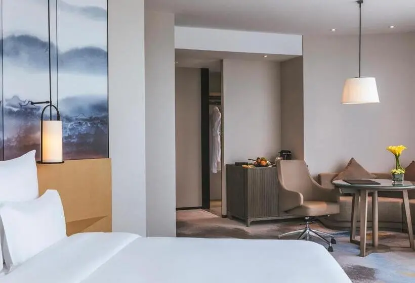 キングサイズベッド、シティビューデラックスルーム, Pullman Fuzhou Tahoe