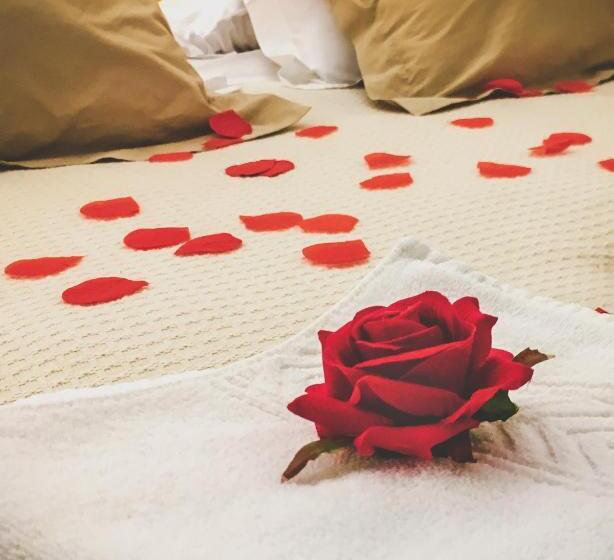 标准间内部标间, Romantic Los 5 Sentidos