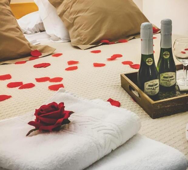 标准间内部标间, Romantic Los 5 Sentidos