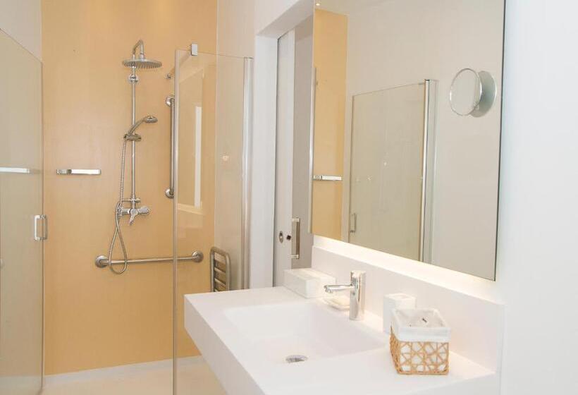 标准间内部标间, Romantic Los 5 Sentidos