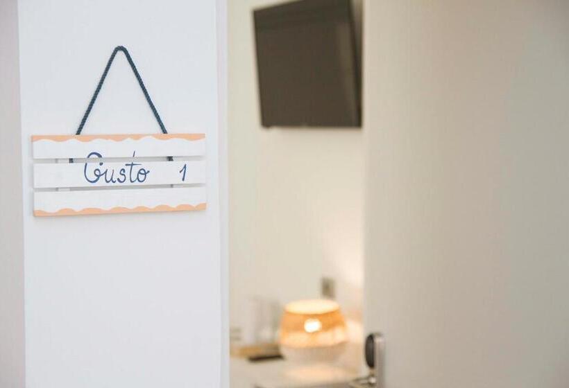 标准间内部标间, Romantic Los 5 Sentidos