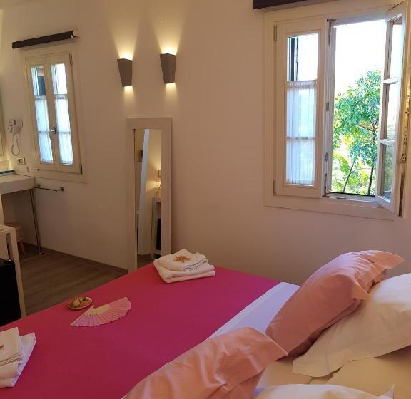 豪华房间, Romantic Los 5 Sentidos