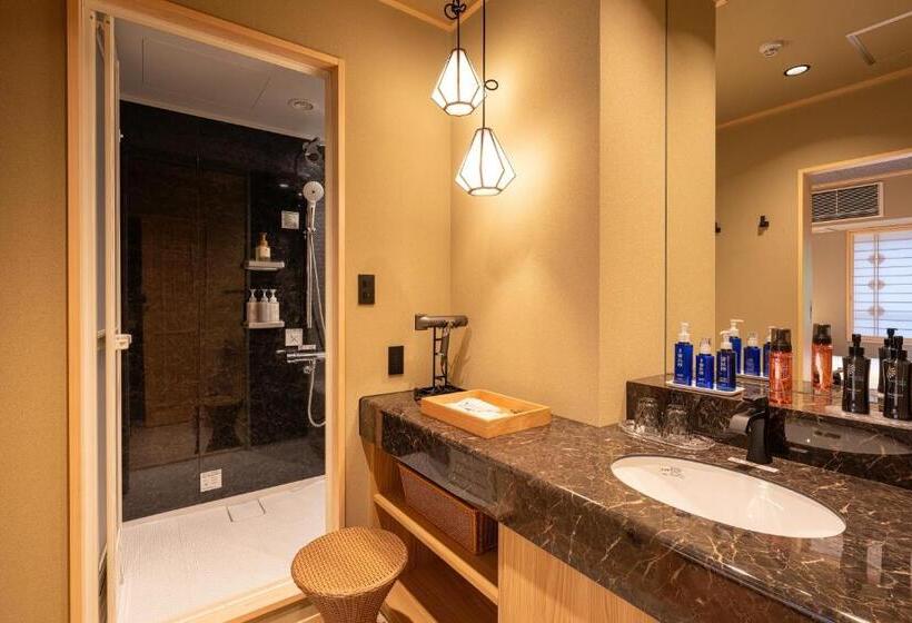 غرفة ديلوكس رباعية, 猿投温泉金泉閣