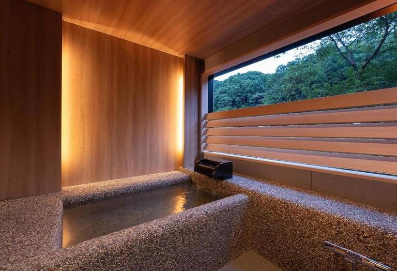 غرفة قياسية رباعية, 猿投温泉金泉閣