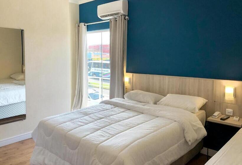 غرفة قياسية ثلاثية, Sense Hotel Araucária