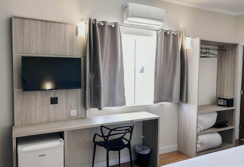 غرفة قياسية ثلاثية, Sense Hotel Araucária