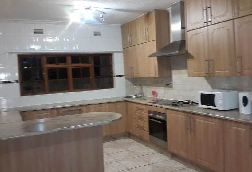 اتاق لوکس, Tintech Bed & Breakfast
