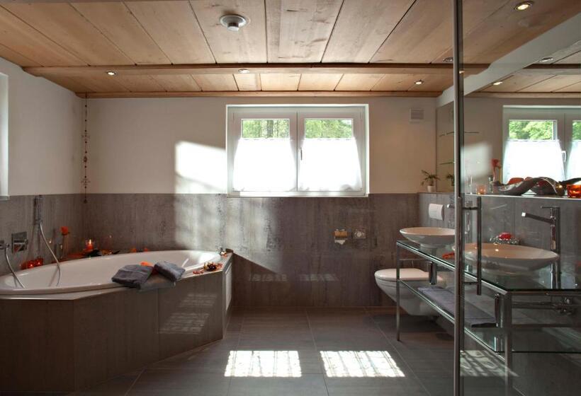 جناح جونيور, Griesalp Hotels