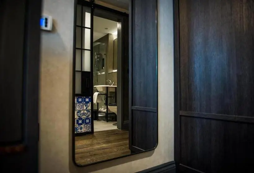 デラックスファミリールーム, Clayton Hotel City Of London