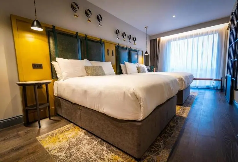 デラックスファミリールーム, Clayton Hotel City Of London