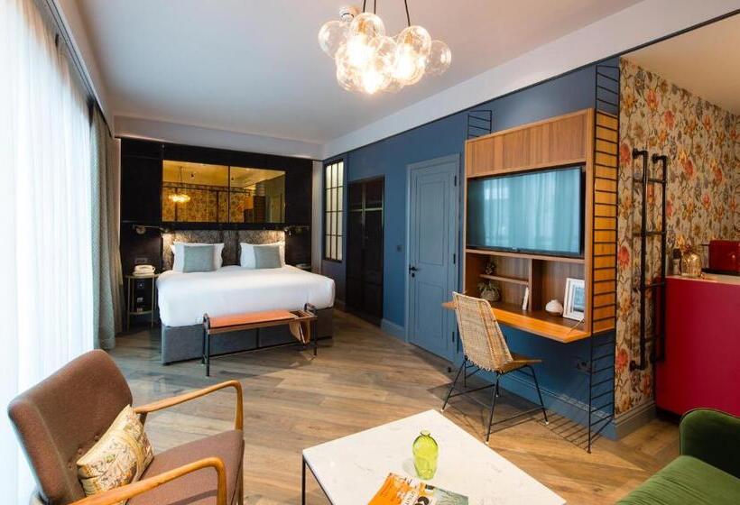 جناح جونيور, Clayton Hotel City Of London