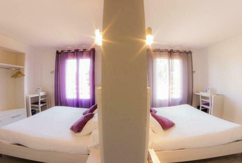 4인용 스탠다드 룸, Logis Hôtel Le Pont D Arcole