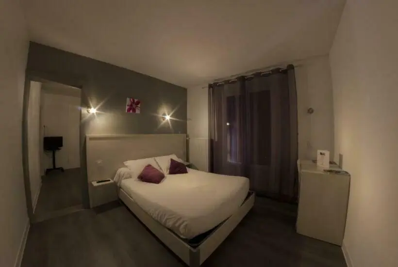 スタンダード4人部屋, Logis Hôtel Le Pont D Arcole