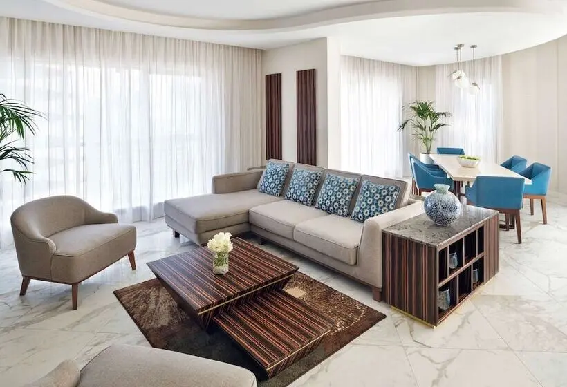 Ullakkohuone, Mövenpick Hotel Apartments Downtown Dubai