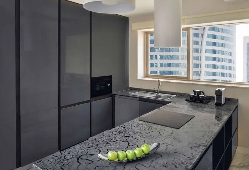 Ullakkohuone, Mövenpick Hotel Apartments Downtown Dubai