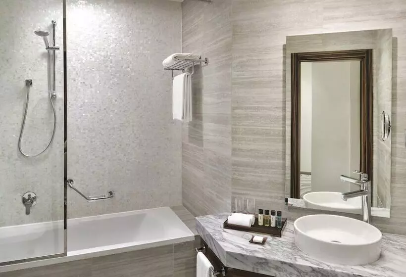 Ullakkohuone, Mövenpick Hotel Apartments Downtown Dubai