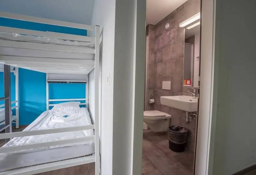 Ekonomiskt 4 bäddsrum, Nyon Hostel