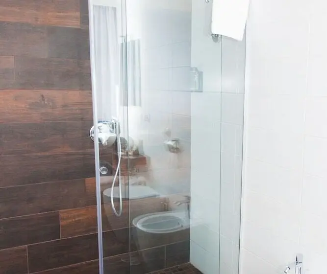 Standard Neljän Hengen Huone, Casa Restino