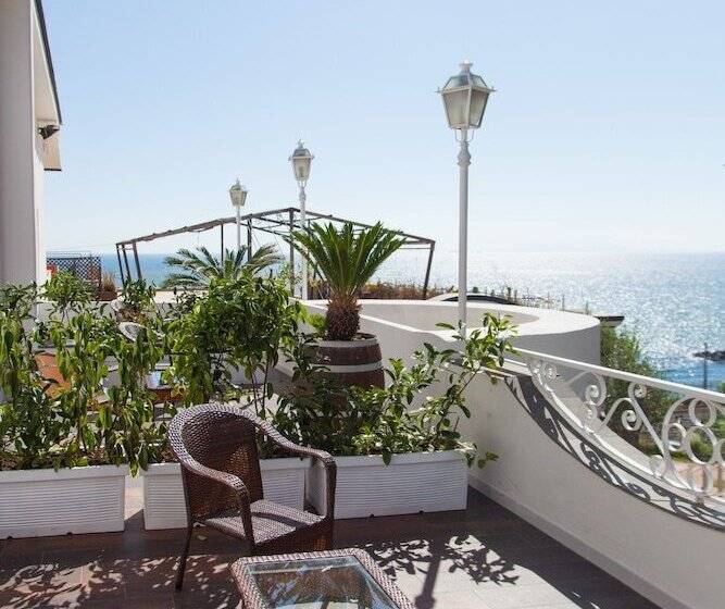 اتاق استاندارد با بالکن و چشم‌انداز دریا, Casa Restino