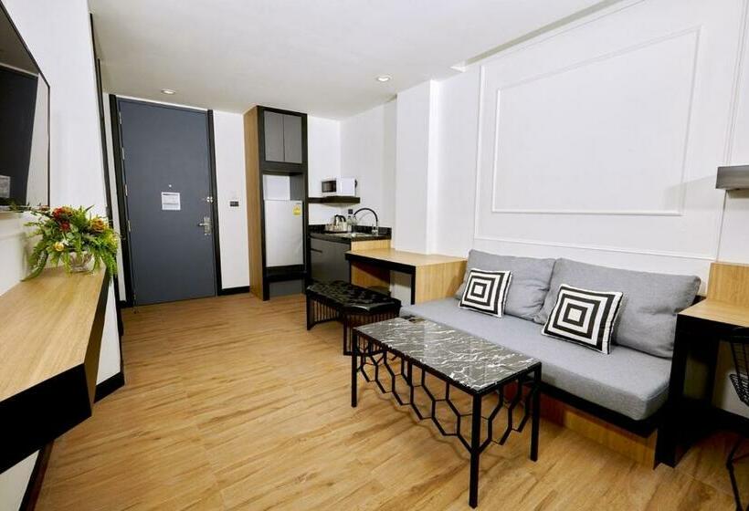 Люкс, Chezzotel Pattaya
