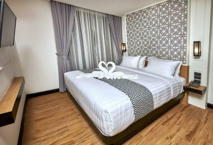 Люкс Премиум, Chezzotel Pattaya