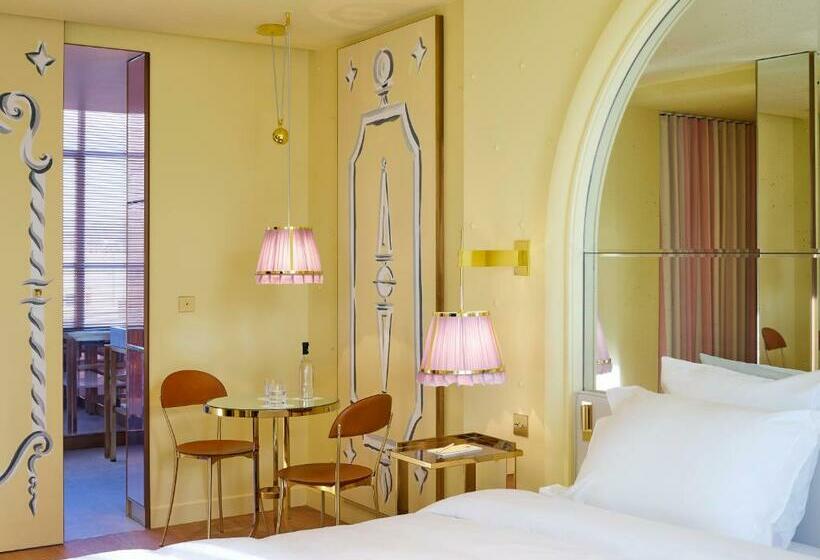 اتاق کلاب, 9confidentiel