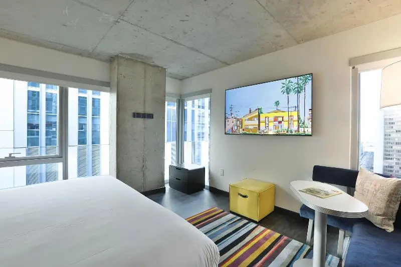 اتاق استاندارد با تخت بزرگ, Aloft Chicago Mag Mile