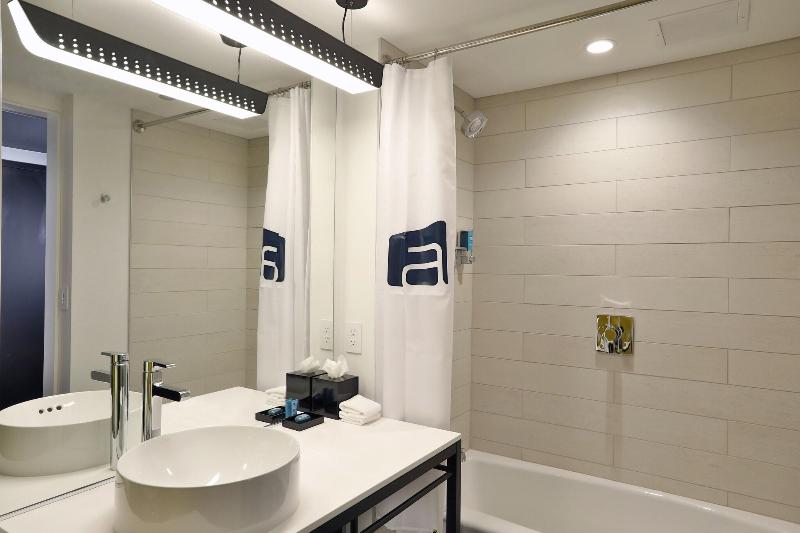 اتاق استاندارد با تخت بزرگ, Aloft Chicago Mag Mile