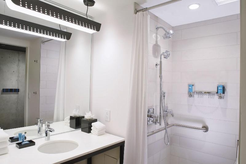 اتاق استاندارد با تخت بزرگ, Aloft Chicago Mag Mile