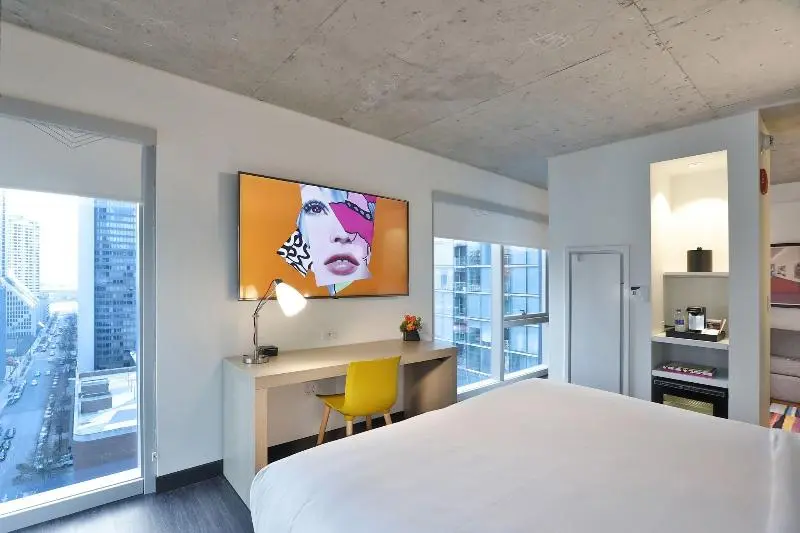 اتاق استاندارد با تخت بزرگ, Aloft Chicago Mag Mile