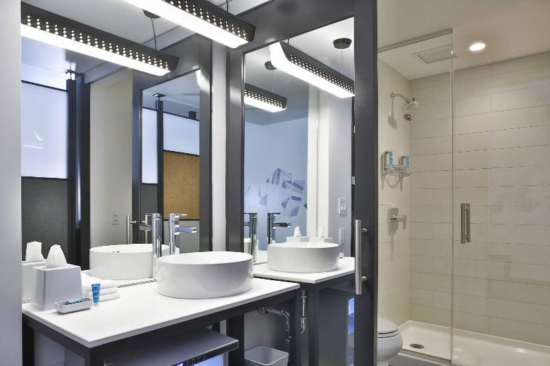 اتاق استاندارد با تخت بزرگ, Aloft Chicago Mag Mile