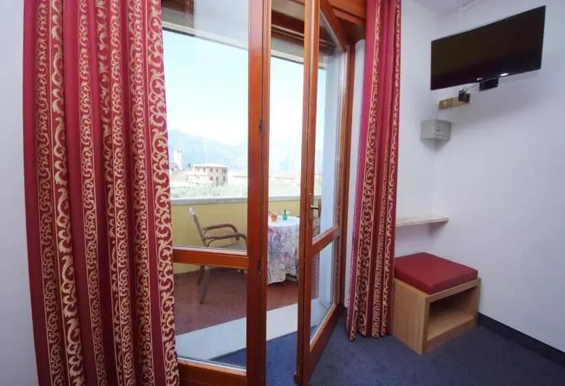 Standard-huone, Alpi