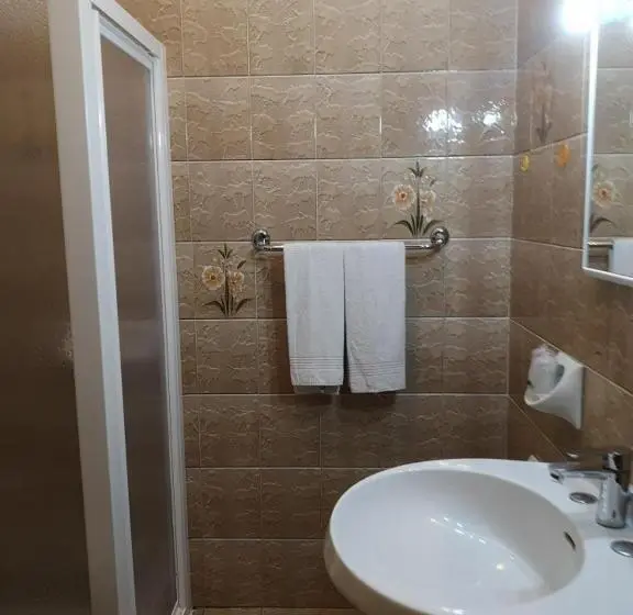 Standard Yhden Hengen Huone, Alpi