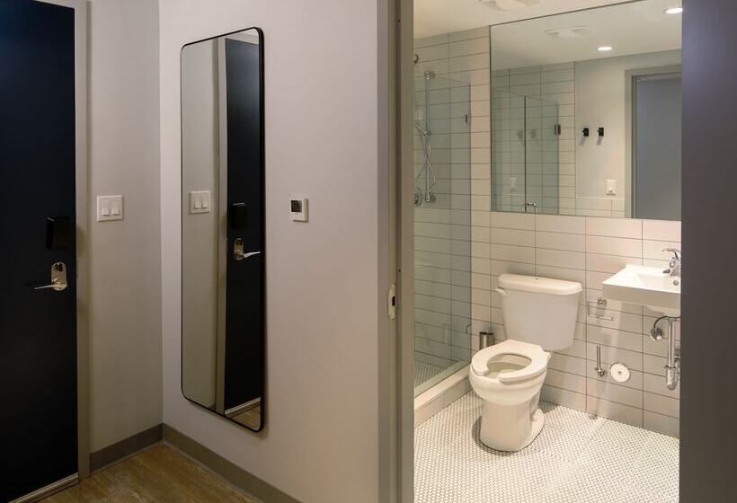 디럭스 룸, Generator Miami