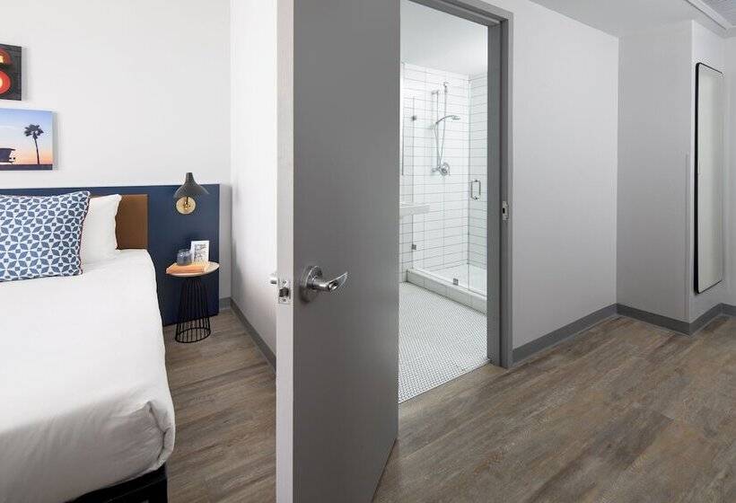 디럭스 룸, Generator Miami