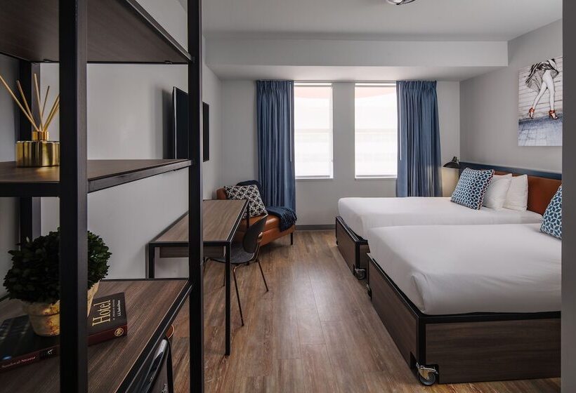 디럭스 룸, Generator Miami