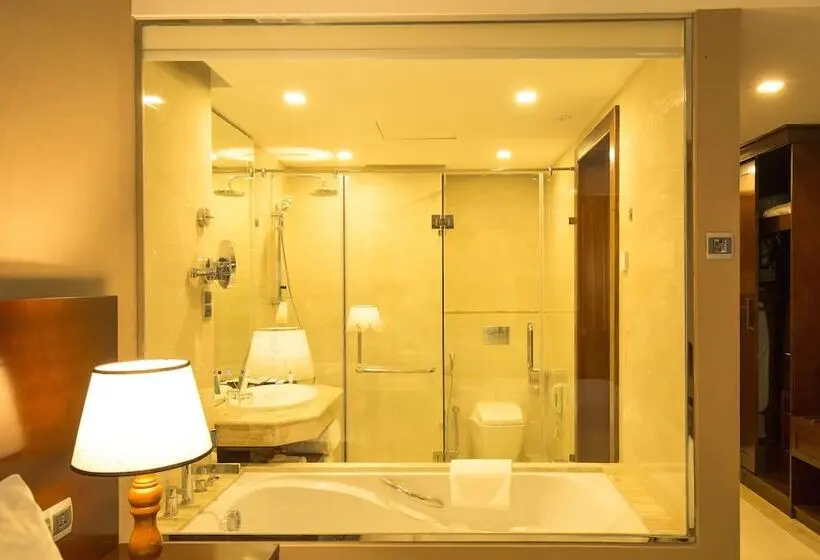 اتاق لوکس با تخت بزرگ, Marino Beach Colombo