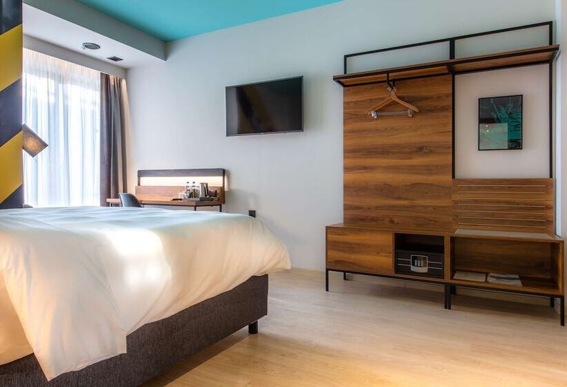 غرفة قياسية مزوَّدة بشُرفة, Park Inn By Radisson Poznan