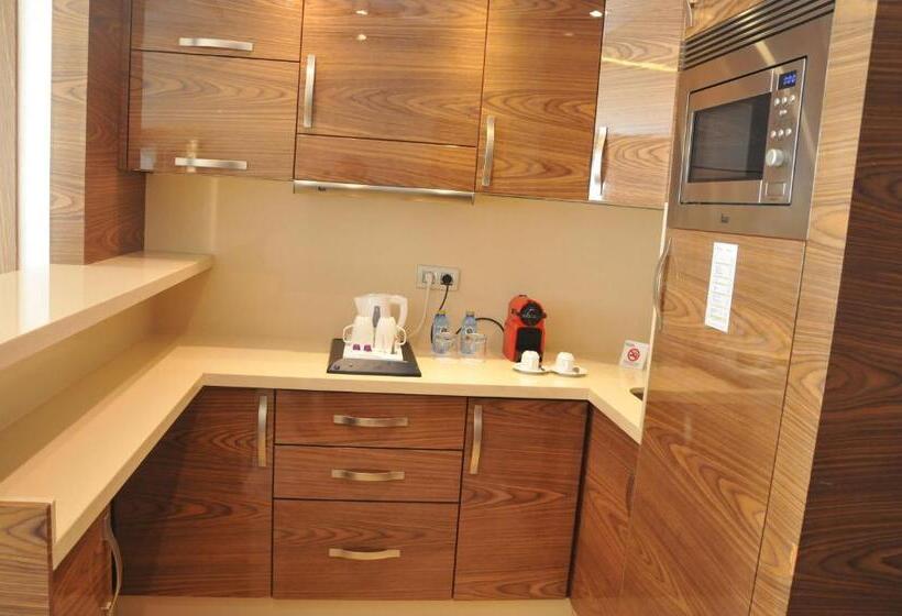 سوئیت جونیور کلاسیک, Suite Hotel Casa Diamond