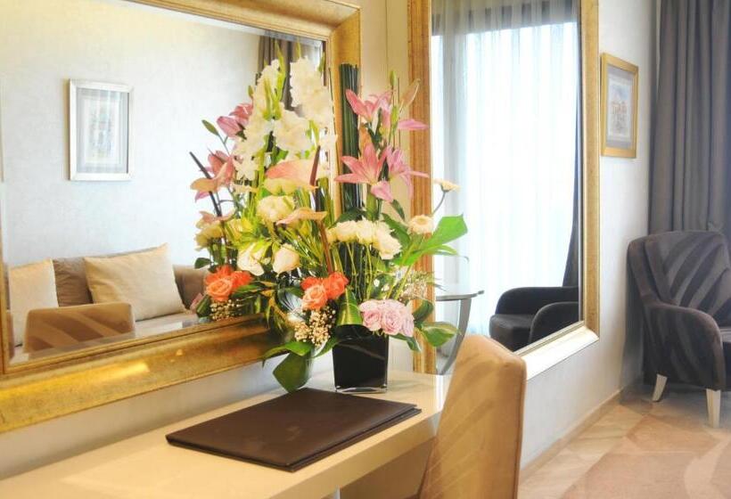 سوئیت اجرایی با بالکن, Suite Hotel Casa Diamond