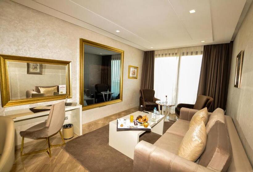 سوئیت اجرایی با بالکن, Suite Hotel Casa Diamond