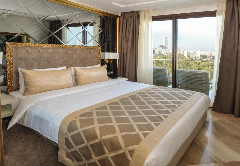 سوئیت اجرایی با بالکن, Suite Hotel Casa Diamond