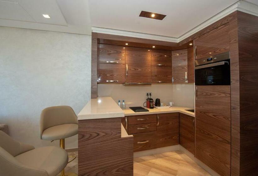 سوئیت جونیور با تخت بزرگ, Suite Hotel Casa Diamond