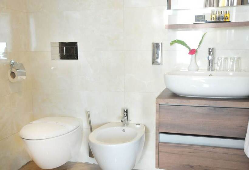 سوئیت جونیور کلاسیک, Suite Hotel Casa Diamond