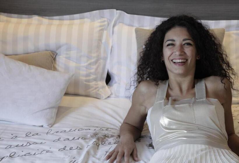 غرفة قياسية ثلاثية مزودة بشرفة, Crystal