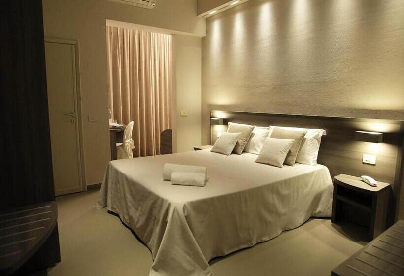 غرفة قياسية رباعية, Crystal