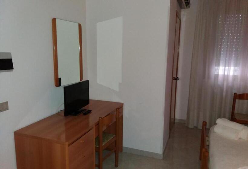 חדר קלאסי לשלושה, Europa