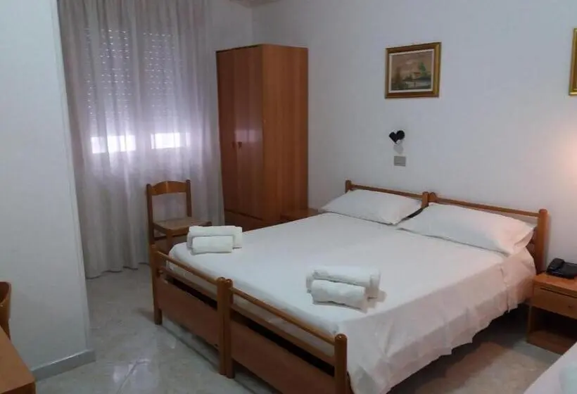Deluxe Kolmen Hengen Huone, Europa
