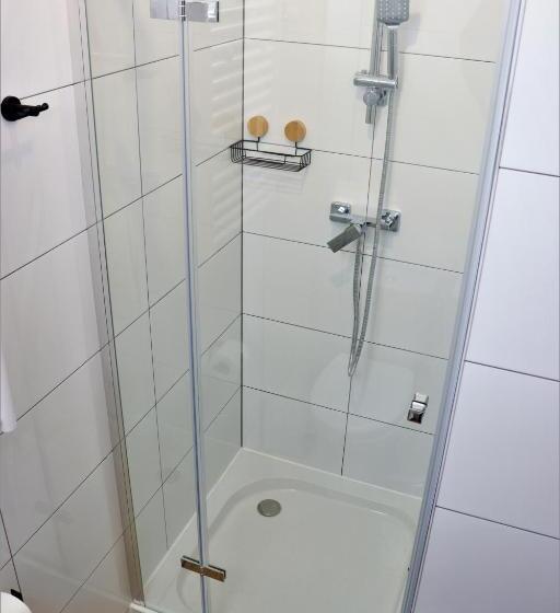 スタンダード4人部屋, Felix