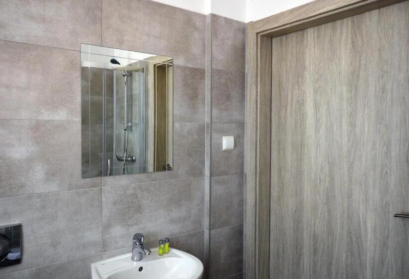 スタンダードルーム, Felix